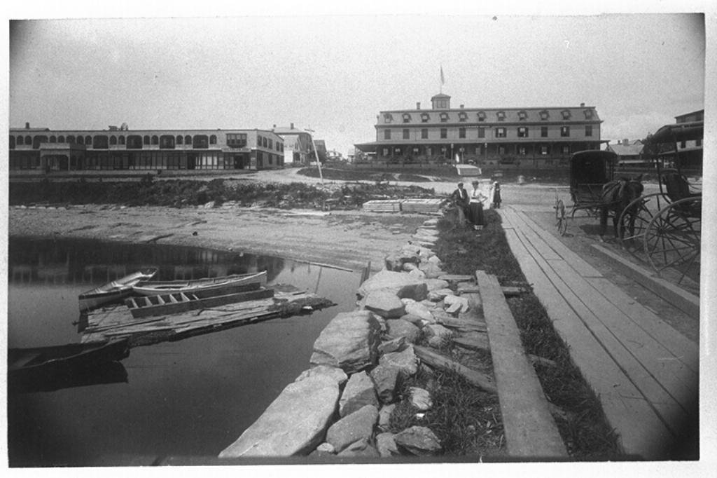 Thorndike (left) & Gardner Hotels, 1889